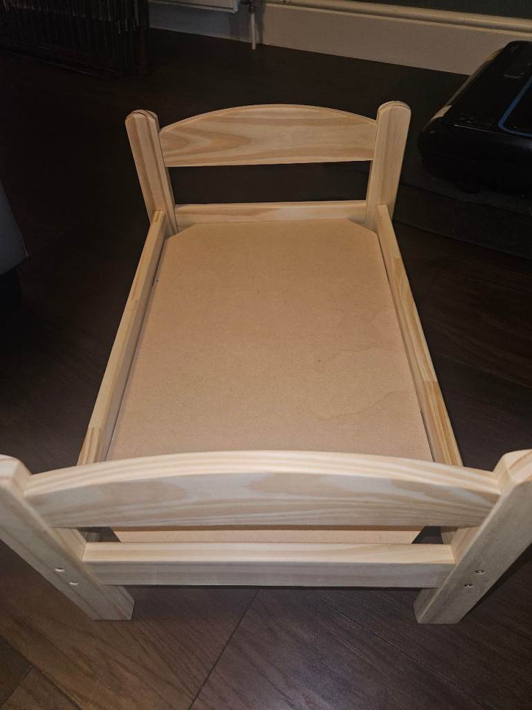 Doll bed