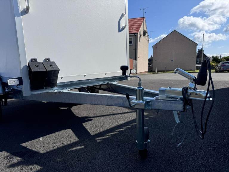 Brand New 6,8ft x 3,8ft x 4,1ft Single axle Box trailer with Barn doors 750KG Un braked