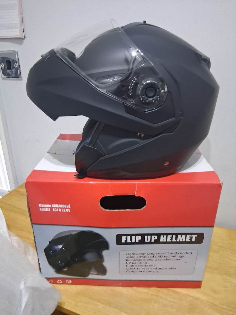 Flip up motorcycle helmet