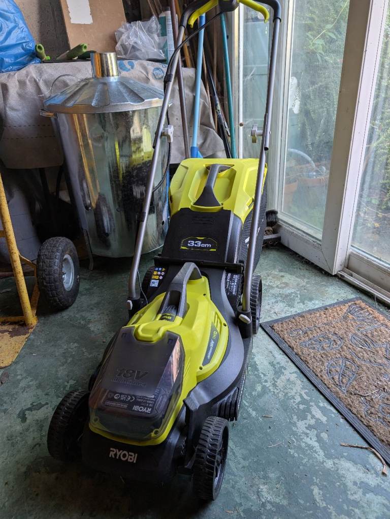 RYOBI 33cm Cordless Lawnmower – Used once