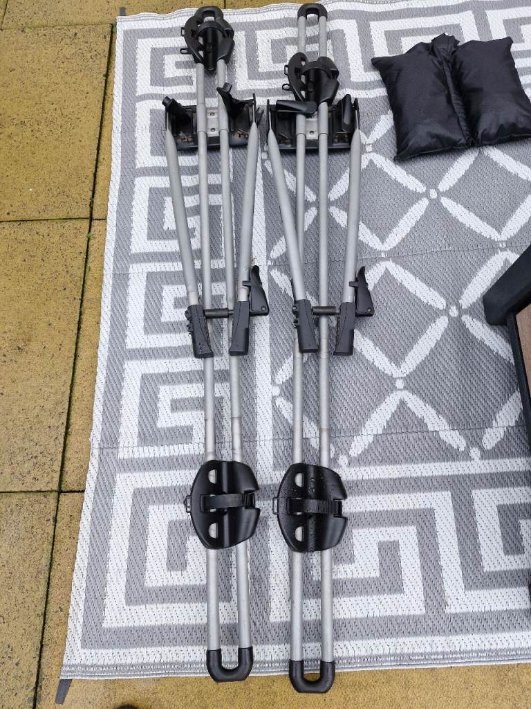 2x thule bike racks , needs bracket
