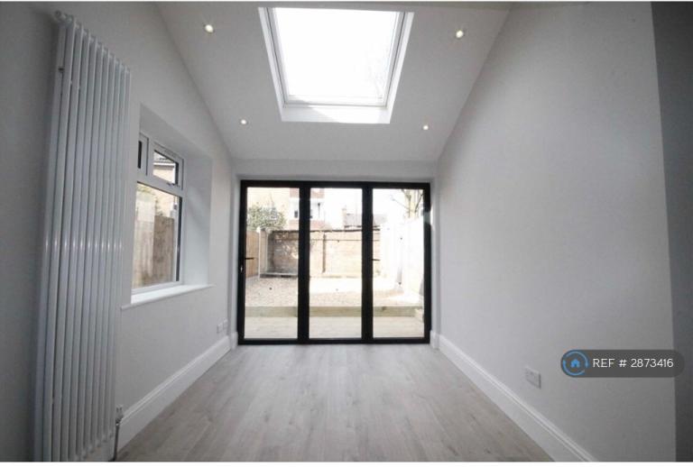 5 bedroom house in Scotts Road, London, E10 (5 bed) (#2873416)