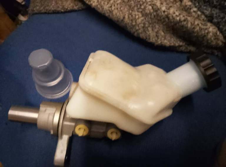 GENUINE MG6 BRAKE MASTER CYLINDER 