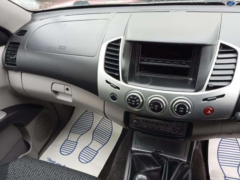 MITSUBISHI L200 2.5 DI-D Trojan Red Manual Diesel 2011