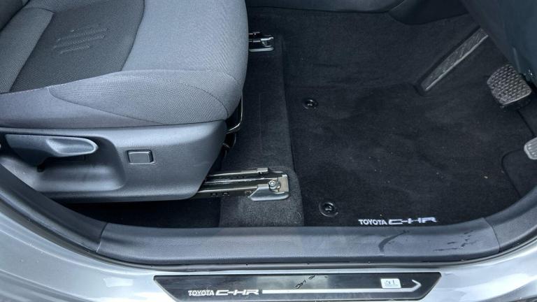 2024 Toyota C-HR 1.8 VVT-h Design SUV 5dr Petrol Hybrid CVT Euro 6 (s/s) (140 ps) HATCHBACK Petro...