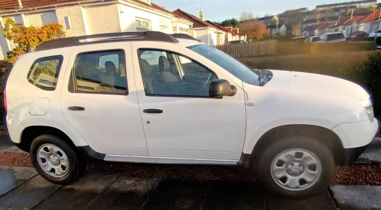 Dacia Duster Diesel . 4x4 . Full mot .