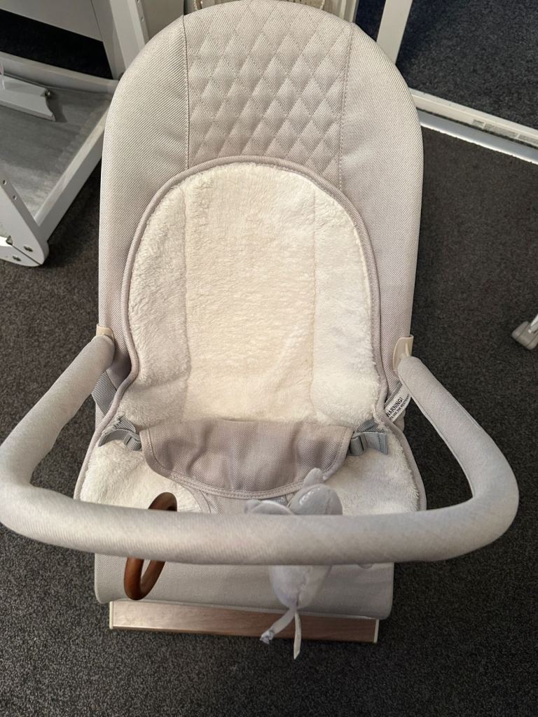 Baby bouncer chair 