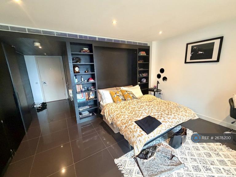 Studio flat in Pan Peninsula Square, London, E14 (#2678200)