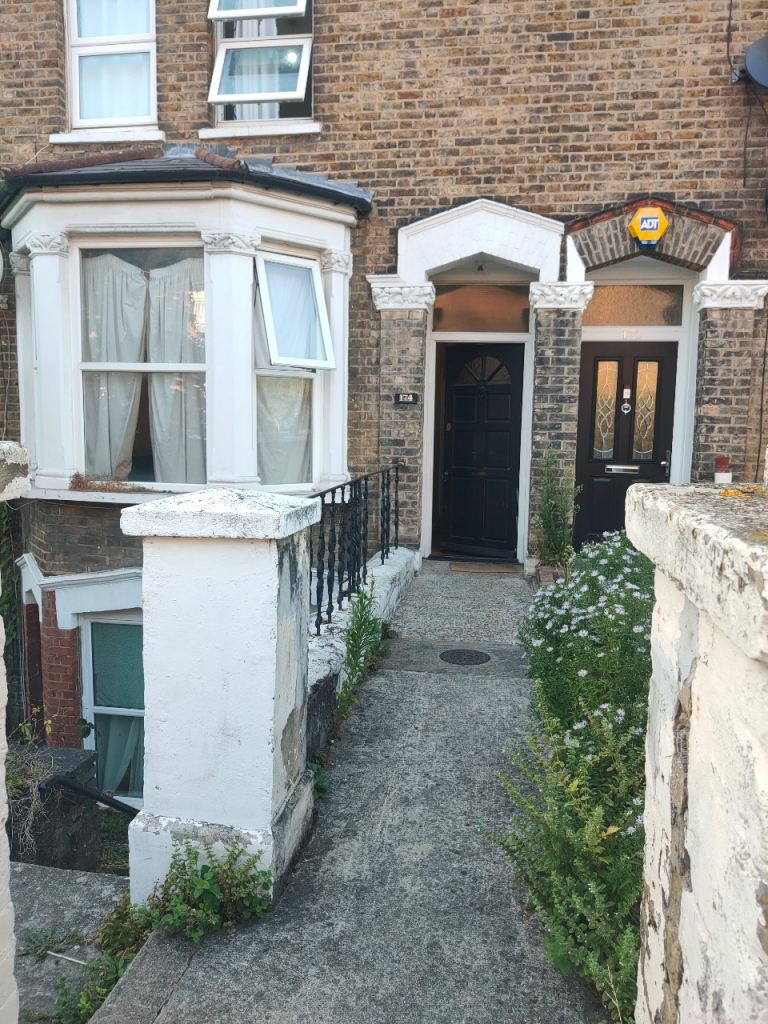 One single bedroom for one working muslim female/male in a shared house ...