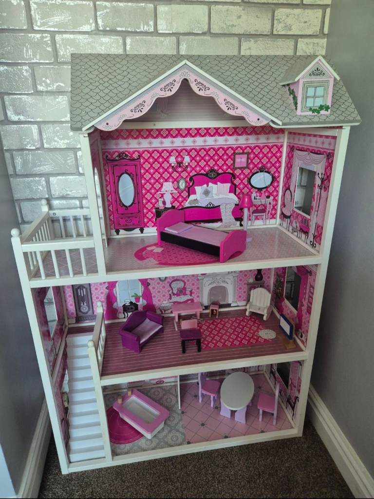 Isabelle Wooden Dolls House  (from Smyths)