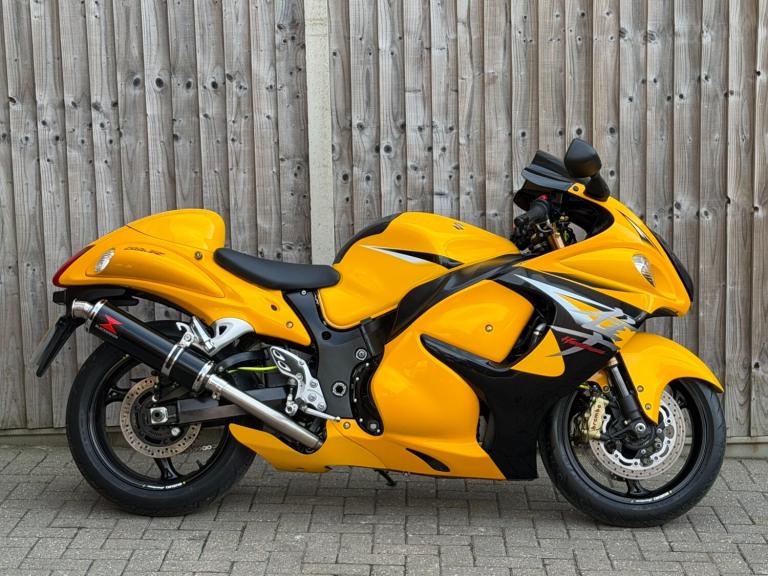 SUZUKI GSX1300R AL3 2014 (14) SUPER SPORT + BLACKWIDOW + 6,000 MILES + YELLOW 