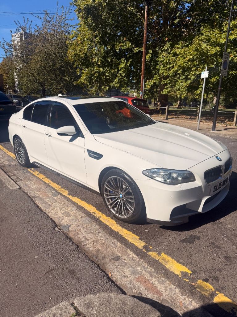BMW M5 Saloon, 2015, Semi-Auto, 4395 (cc), 4 doors, 