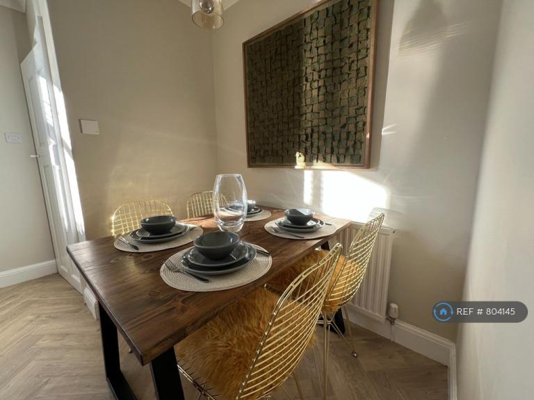 2 bedroom house in Sandileigh Avenue, Knutsford, WA16 (2 bed) (#804145)