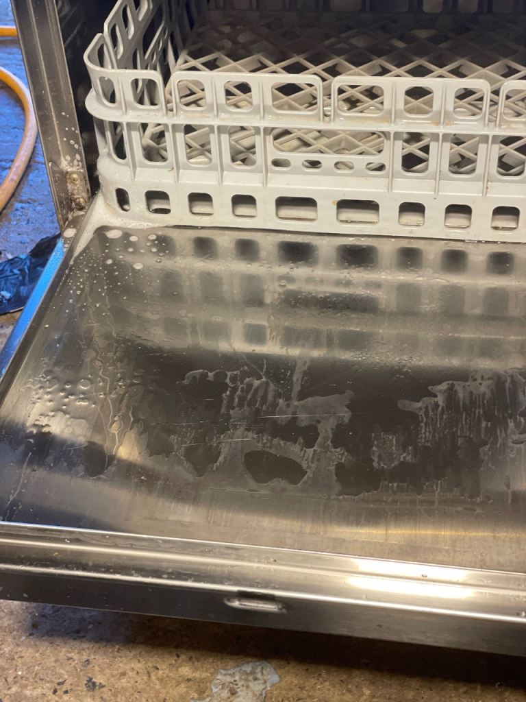 Halcyon Ami a 35XL Commercial Dishwasher – Fair Condition