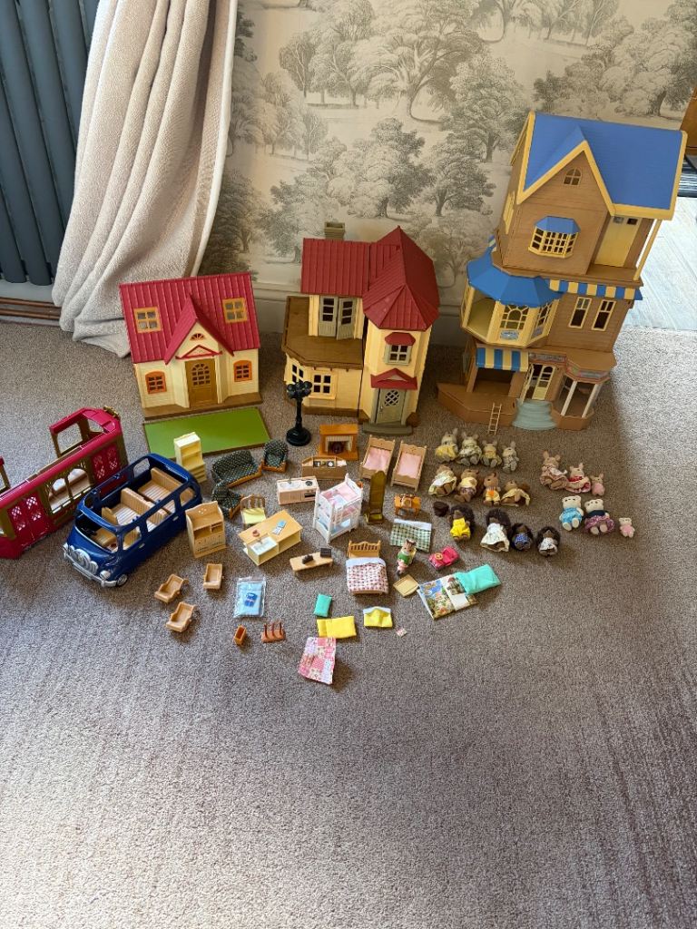 Huge Sylvanian families bundle job lot houses various family bundles etc 
