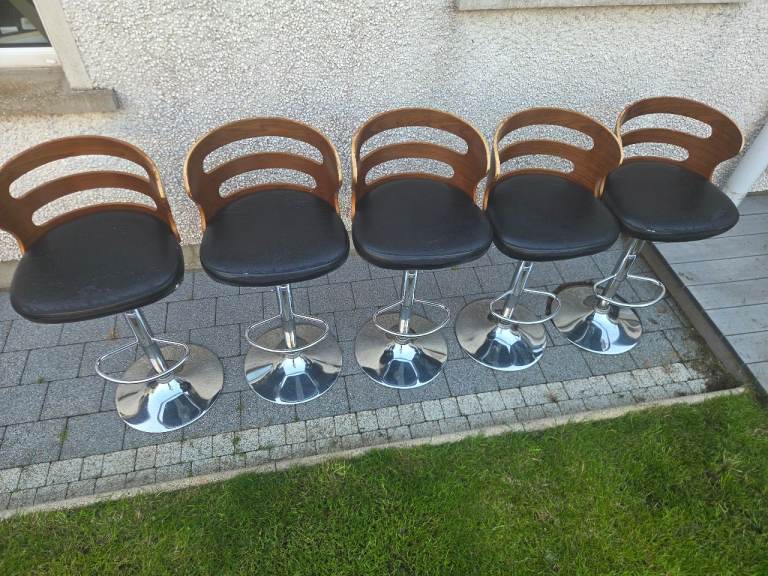 Five kitchen/bar gas lift stools
