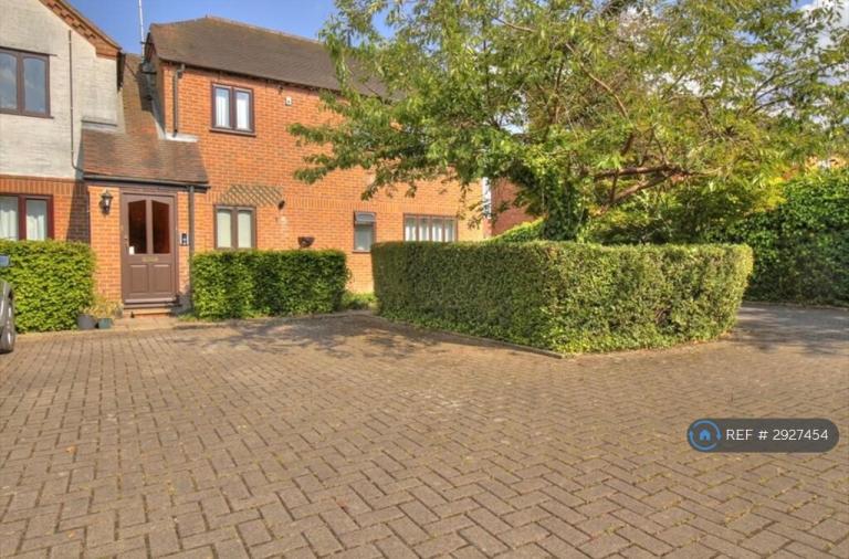 1 bedroom flat in Pangbourne, Reading, RG8 (1 bed) (#2927454)