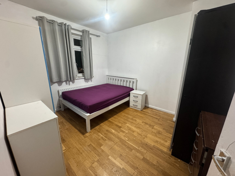 Spacious and Cosy Double Rooms for Rent in - RM8 3ND
