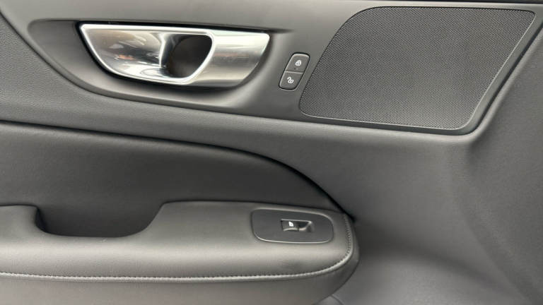 2023 Volvo S60 Plus Dark B5 (250 hp) Saloon Petrol/Electric Hybrid Automatic