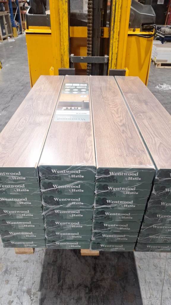 Brand New Laminate Hydrolock Wentwood Latte Oak 10mm Laminate FlooringJust £20 Per Pack