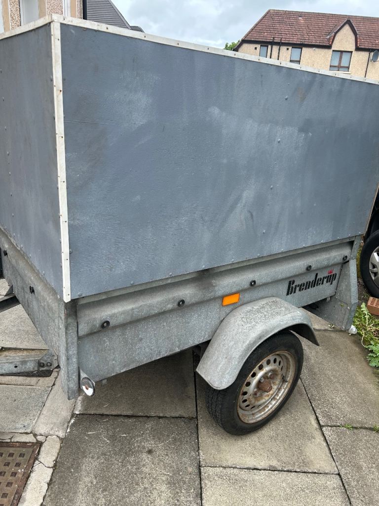 CAMPING TRAILER 