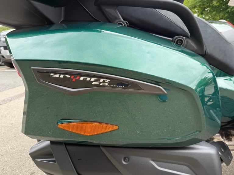 2025 Can-Am Spyder F3 Limited 1330cc 6 speed semiauto trike British Racing Green
