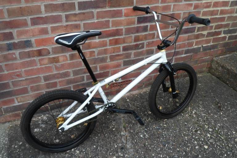 Blank Cell - BMX Bike - Long MARS MTB Stem & New Seat - Gold Skull Dustcaps