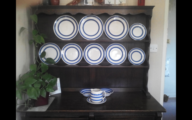 Oak dresser sideboard and plate rack