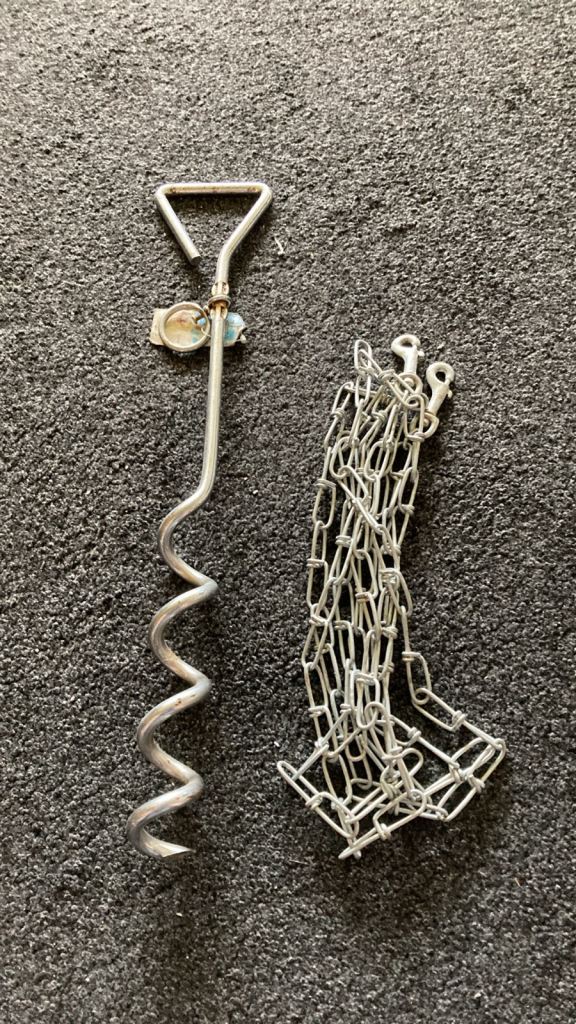 DOG TIE OUT STAKE & CHAIN