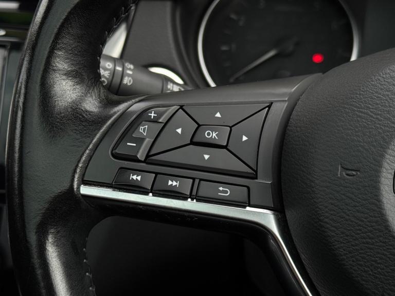 2017 Nissan Qashqai 1.2 DiG-T N-Connecta 5dr Xtronic HATCHBACK PETROL Automatic