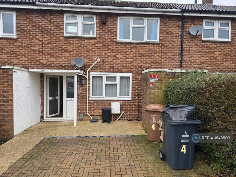 2 bedroom house in Priory Dell, Stevenage, SG1 (2 bed) (#1843809)