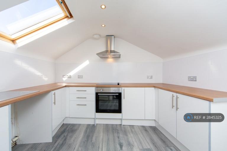 2 bedroom flat in Marmion Road, Liverpool, L17 (2 bed) (#2845325)