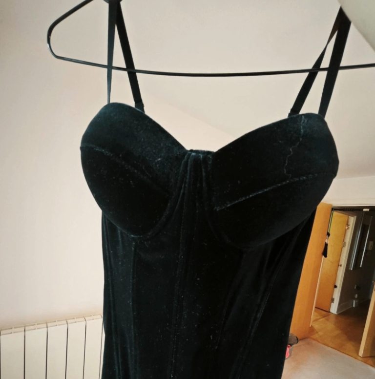 Brand New Black velvet top with adjustable straps, suitable with dress