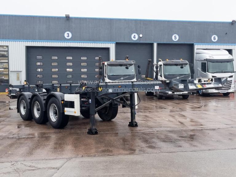 KRONE SLIDING SKELETAL TRI AXLE TRAILER