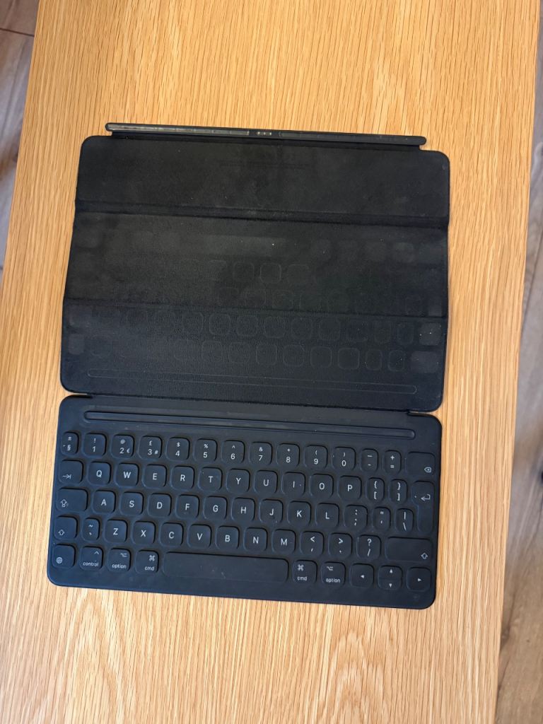 Apple keyboard for iPad 