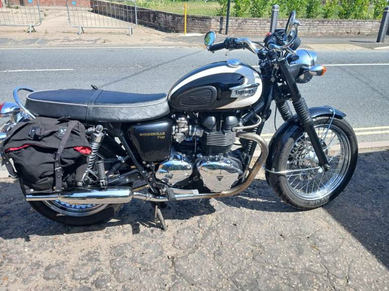 Triumph, BONNEVILLE, 2011, Norman Hyde peashooters with K&N TTP 865 (cc)