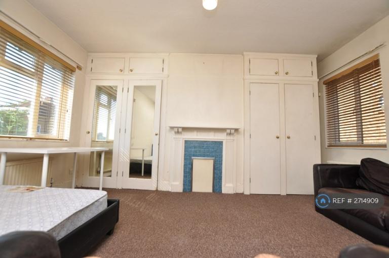 5 bedroom house in Finchley Lane, London, NW4 (5 bed) (#2714909)