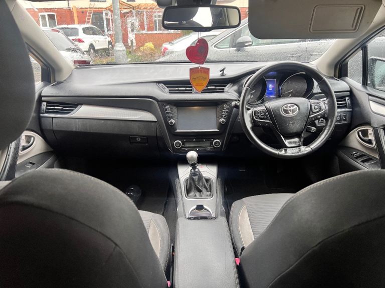 Toyota, AVENSIS, Estate, 2015, Manual, 1995 (cc), 5 doors