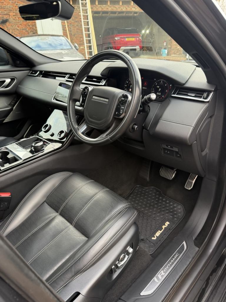 LAND ROVER RANGE ROVER VELAR 3.0 D300 R-Dynamic HSE 2019