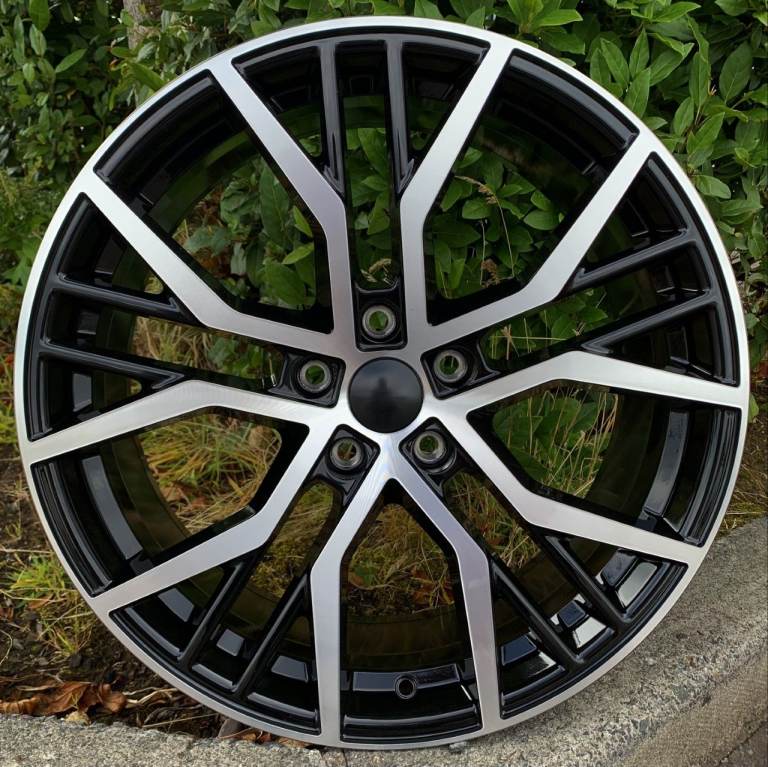 17 5x100 Polo GTI style alloy Wheels and tyres (Suits most Audi A1, VW Polo and Seat Ibiza models)