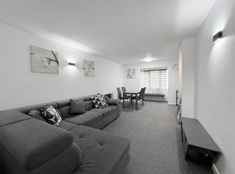 2 bed flat to rent harp island close NW10