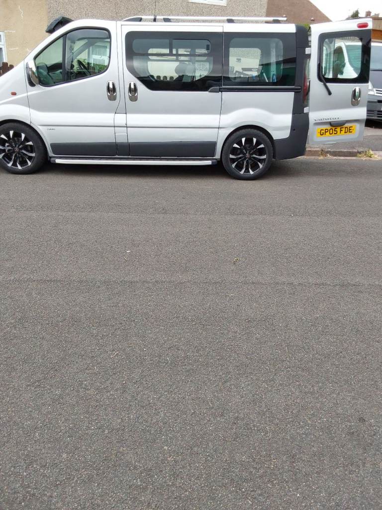 Vauxhall, VIVARO DTI 100 9-SEAT, MPV, 2005, 1870 (cc), 5 doors