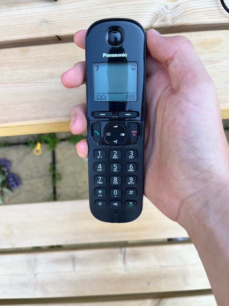Panasonic Digital Cordless Answering System KX-TGC220 – Good Condition