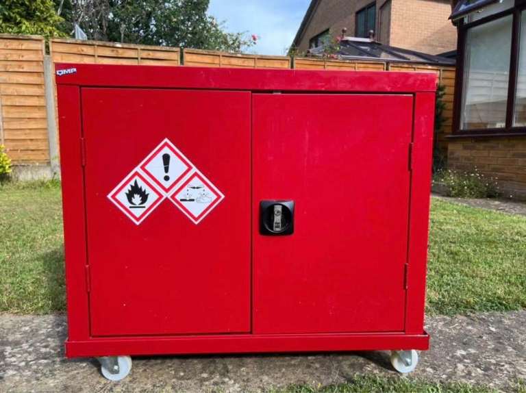 Metal Chemicals Storage Cabinet 