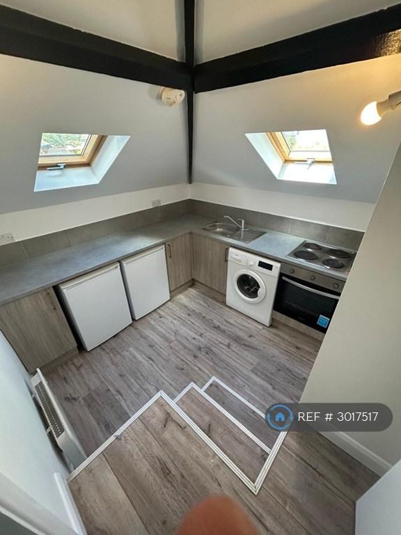 1 bedroom flat in Finchley Lane, London, NW4 (1 bed) (#3017517)