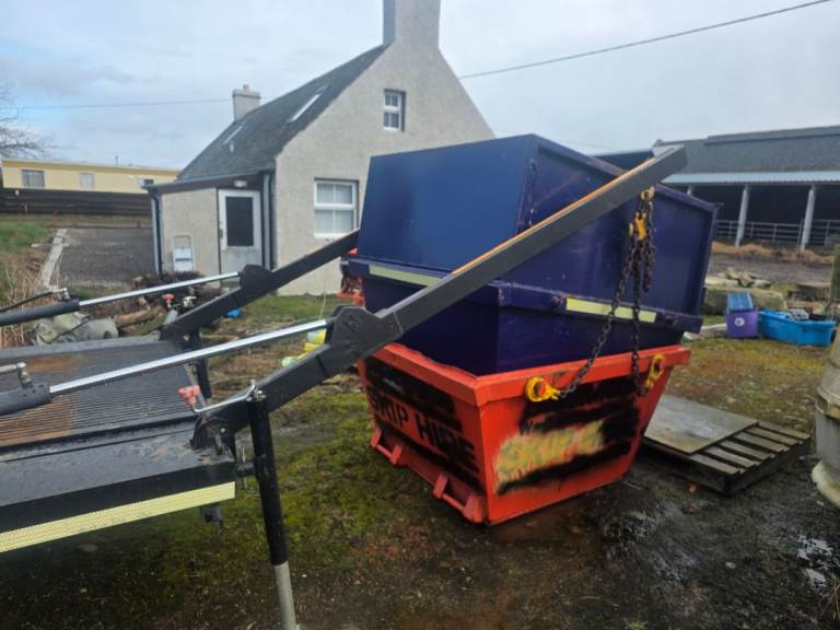 Skip trailer come with 2 skips