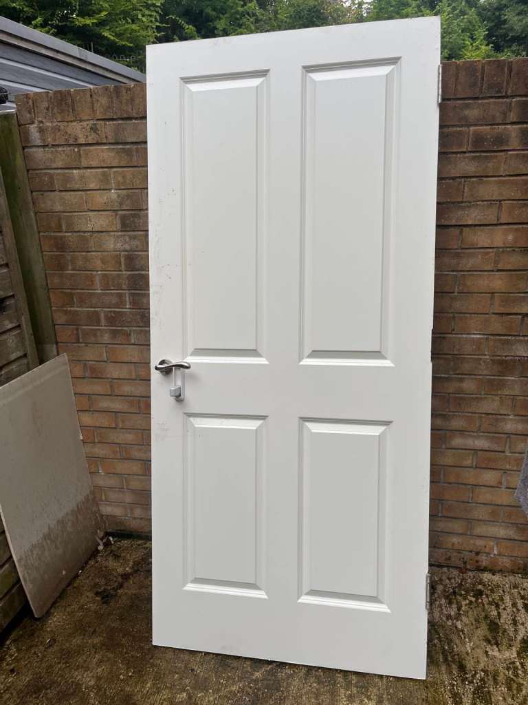 White Internal fire Doors with Handle – Good Condition