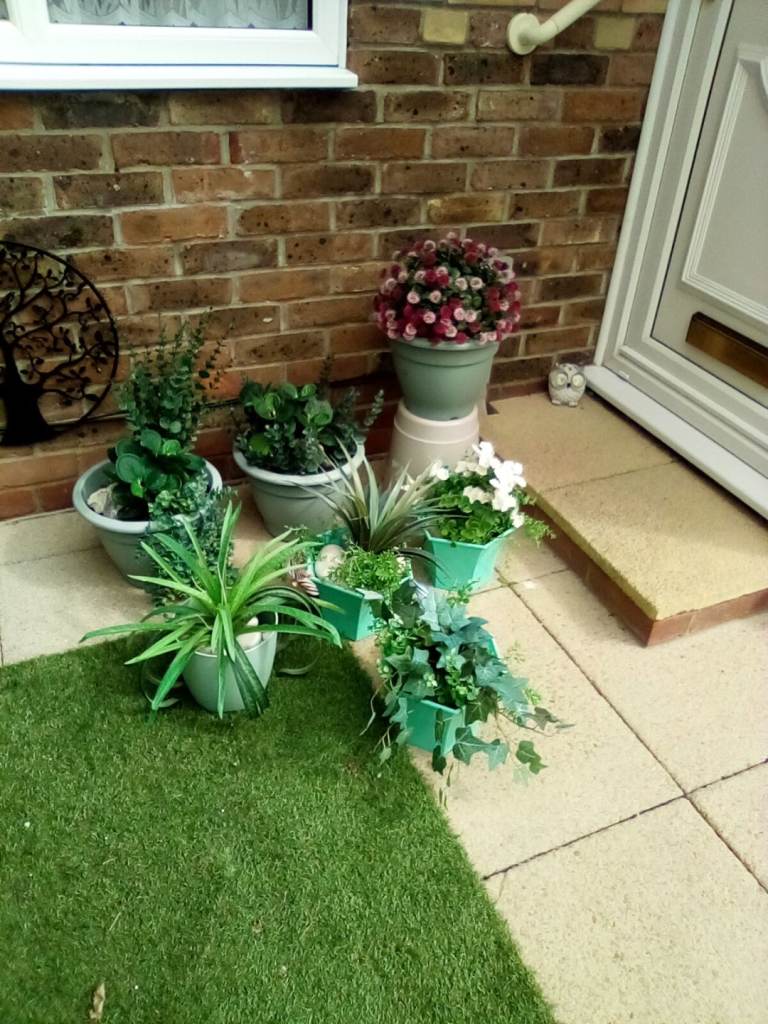 Large selection of Artificial plants offer for the lot. Moving