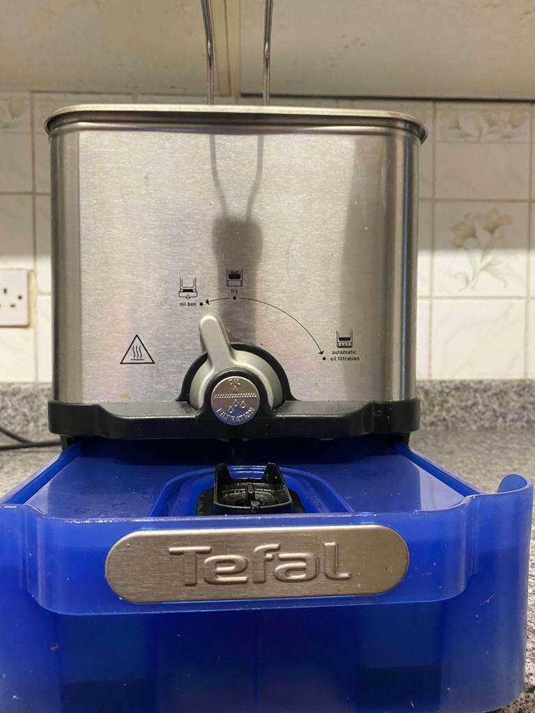 £180 Tefal Oleoclean Professional 3.5Lt Heavy Duty Deep Fat Fryer, nearly new