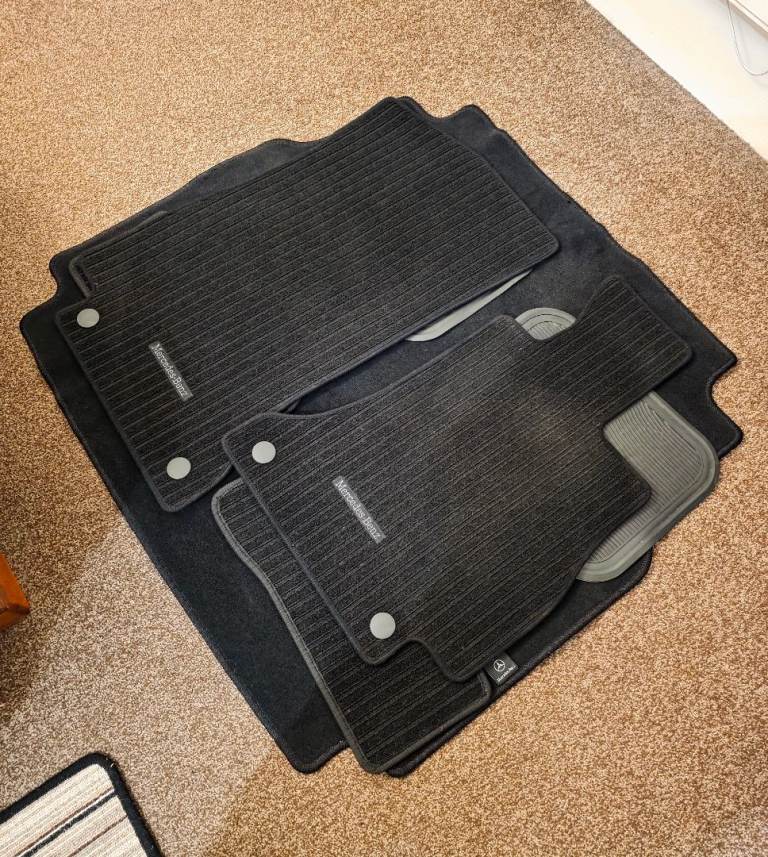 Genuine Mercedes-Benz carpet ( car mats )